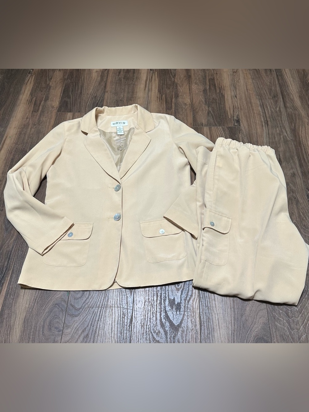 New Vintage Women’s Beige Pantsuit NWOT M Medium Comfortable